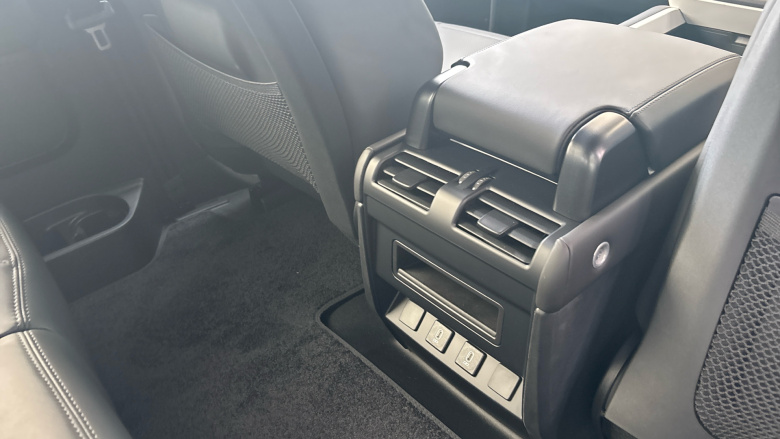 Land Rover Defender 3.0 D350 X-Dynamic HSE 90 3dr Auto Diesel Estate